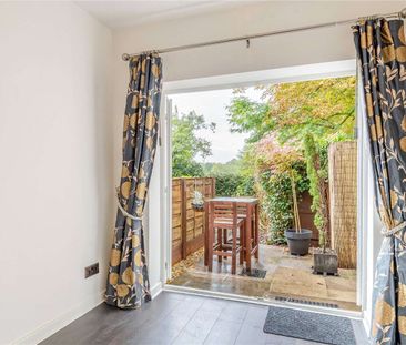 A stylish two bedroom period house, ideally located between Wilmslow and Alderley Edge. - Photo 1