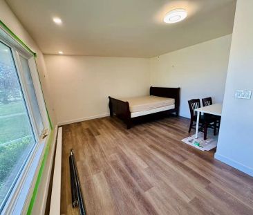 Bedroom with private bedroom in 3 bedrooms house (Female only) — 1 ... - Photo 1
