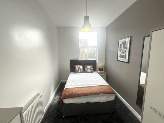 Haddon Road (room 4), Burley, Leeds - Photo 1