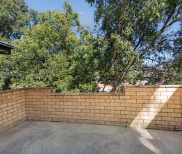 Top floor living with leafy and district outlook - Photo 6