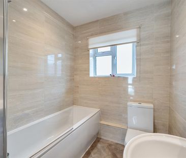 WEST FARM CLOSE, ASHTEAD - Photo 4