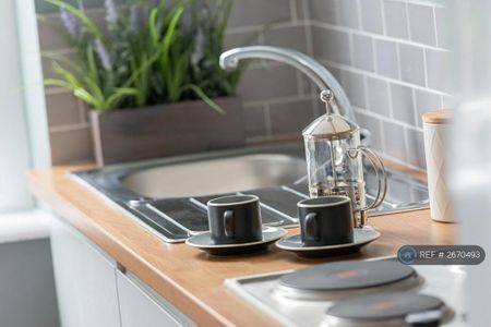 Studio to rent - Photo 3