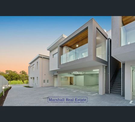 1/21 Green Road, Hillarys, WA 6025 - Photo 1