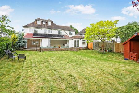 6 bedroom detached house to rent - Photo 2