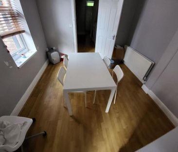 6 bedroom house to rent - Photo 2