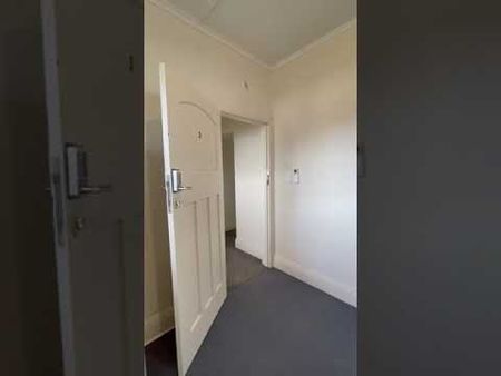En-suite with private bathroom in 4 bedroom house - Photo 5