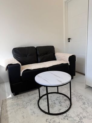Room in a Shared House, Windermere Avenue, SW19 - Photo 1