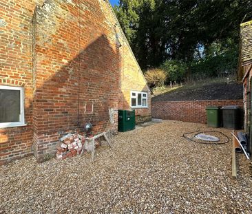 A wonderful 3 bedroom detached property to rent at Welford, approxi... - Photo 3