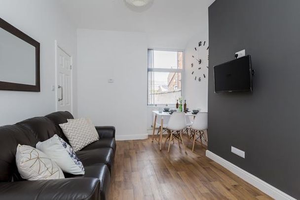 1 bedroom in a house share to rent - Photo 1