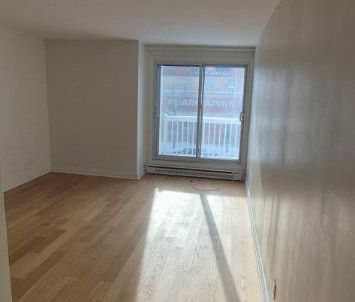 Grand 2 1/2 Metro Jean-Talon tout inclus - Photo 2