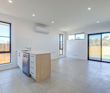 2/78 Mercy Street, Park Ridge QLD 4125 - House For Rent | Domain - Photo 2