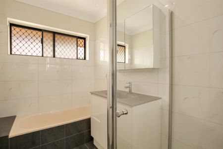 Fresh, Bright & Move-in Ready Three Bedroom Home! - Photo 5