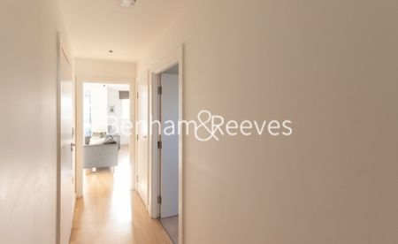 1 Bedroom flat to rent in Pump House Crescent, Brentford, TW8 - Photo 2