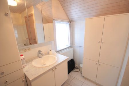 Verzorgde rijwoning met garage en tuin - Photo 2