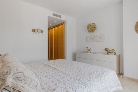 2 Bedroom Apartment For Rent in Estepona, Málaga - Photo 4