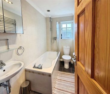 Middle Hill, Egham, Surrey, TW20 0JQ - Photo 4