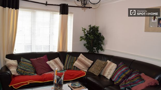 Room to rent in 3-bedroom houseshare -Blanchardstown, Dublin - Photo 1