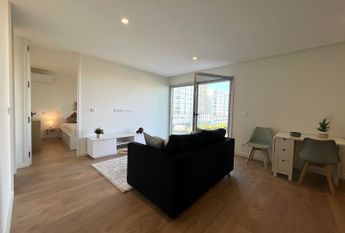 Apartamento T1 para Arrendamento com Varanda e Lugar de Estacionamento em Paranhos