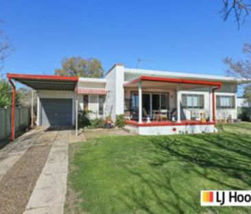 Charming 3-Bedroom Home with Modern Comforts - Photo 2
