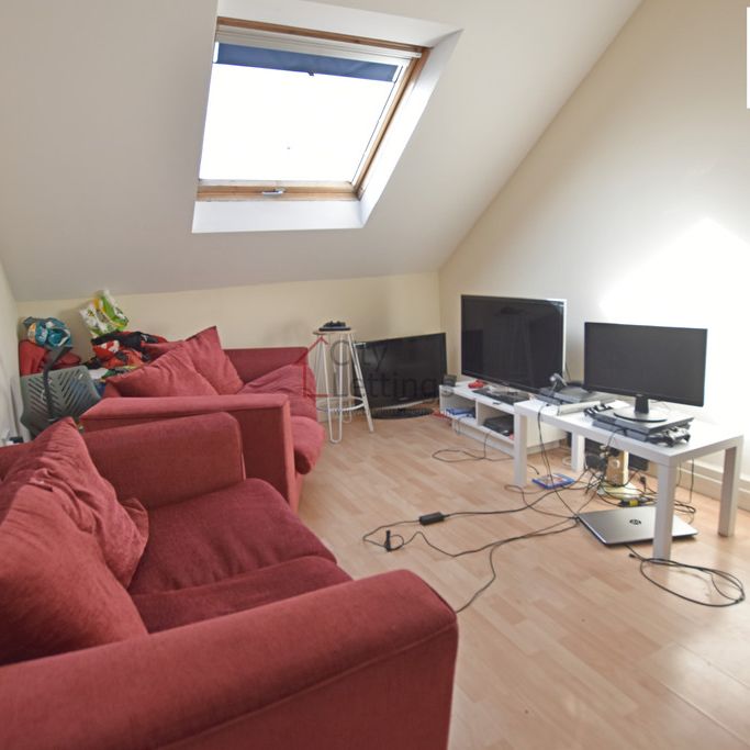 3 Bedroom Flat - Photo 1