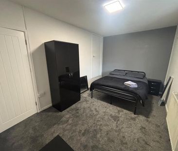 3 bedroom flat to rent - Photo 5
