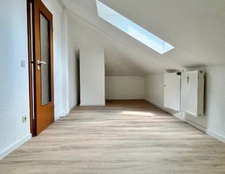 Haan Zentrum - Fußgängerzone! Großzügige Dachgeschosswohnung mit 2,5 Zimmern! - Foto 1