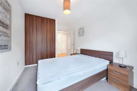 A beautifully presented and spacious two bedroom apartment situated within a popular residential development. - Photo 4