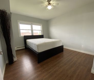 CHARMING 3-BED, 1-BATH SEASIDE FLAT | 1754 SHORE ROAD, EASTERN PASS... - Photo 3