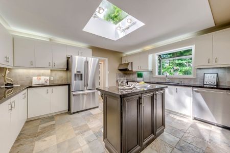 For Lease - 2419 Lionheart Crescent, Mississauga, Ontario - Photo 5