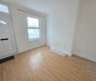 3 Bed Terraced House, Ridgway Road, LU2 - Photo 2