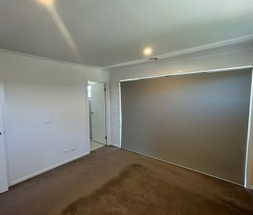 Spacious Low Maintenance Townhouse In Top Location! - Photo 1