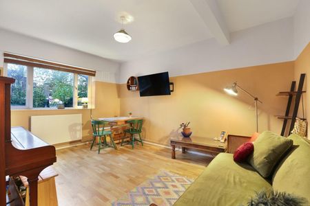 2 bedroom Flat To Let - Photo 3