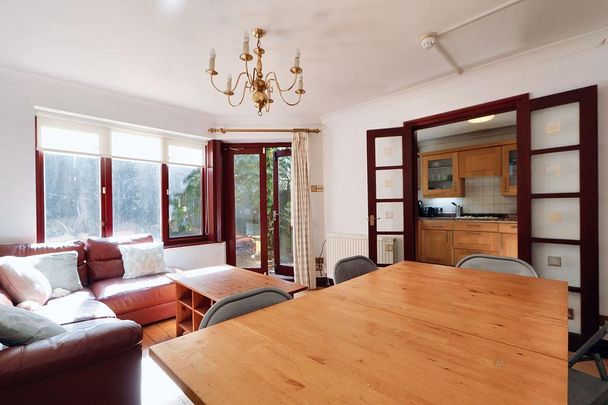 6 bedroom terraced house to rent - Photo 1