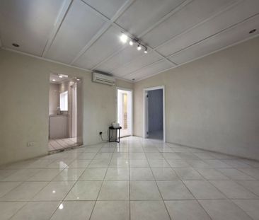 2/3 bedroom Cottage + External Retreat/Bedroom 3+ Undercover Parkin... - Photo 2