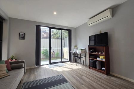 “Stylish and convenient living in the heart of Coburg” - Photo 4