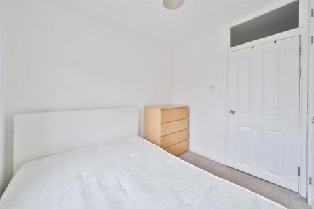 4 bedroom maisonette to rent - Photo 4