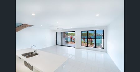Luxury Waterfront living at Cova, Hope Island - Photo 3
