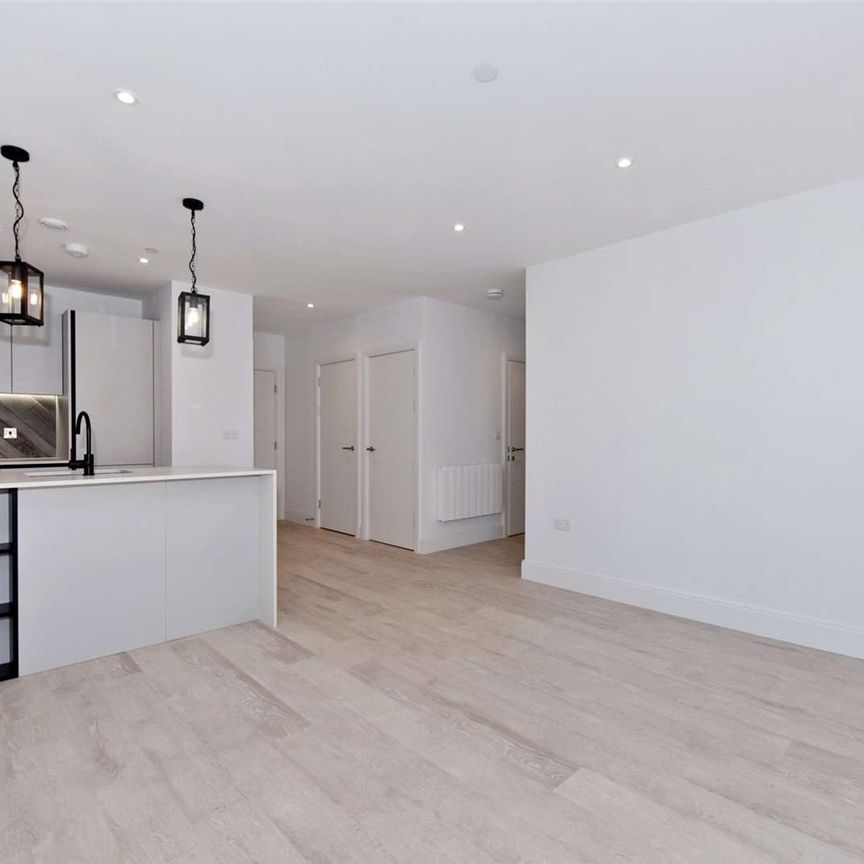 A modern and unfurnished two bedroom apartment in the Horlicks Quarter by Berkeley Homes development in Slough. - Photo 1