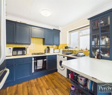 3 bedroom semi-detached house to rent - Photo 6