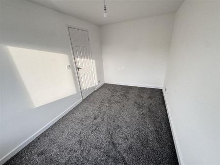 2 bedroom semi-detached house to rent - Photo 4