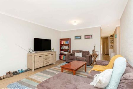 Perfectly Located 2 Bedroom Apartment in Cavill Terrace - Photo 4