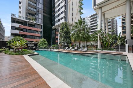 1076/9 Edmondstone Street, South Brisbane QLD 4101 - Apartment For Rent - $680 | Domain - Photo 4