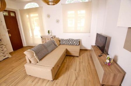 SE ALQUILA INCREÍBLE PISO EN EL CORAZÓN DE ALICANTE - Photo 2