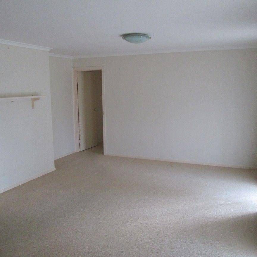 STYLISH, MODERN THREE BEDROOM TOWNHOUSE - APPLICATION PENDING - Photo 1