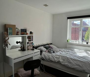 3 bedroom flat to rent - Photo 4