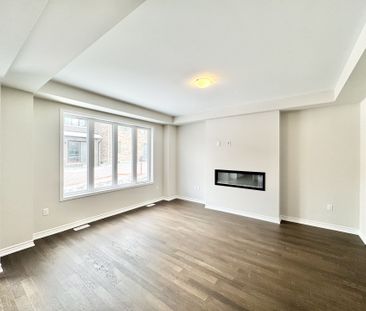 For Lease - 48 Gretzky Avenue, Barrie, Ontario - Photo 2