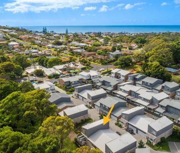 Lighthouse Beach Townhouse - Low Maintenance Living - Photo 5