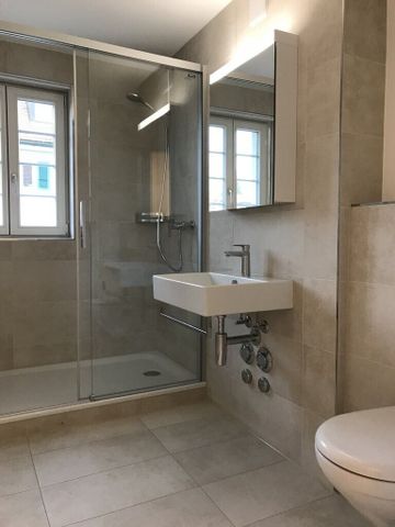 Living in a vibrant urban neighborhood - Photo 3