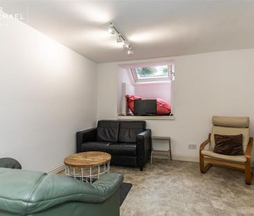 6 bedroom terraced house to rent - Photo 2