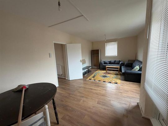 4 bedroom flat to rent - Photo 1